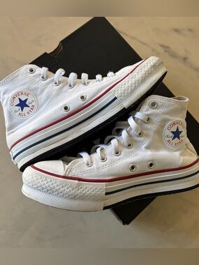 Converse Chuck Taylor All Stars Kids High Top Sneakers. Size 3